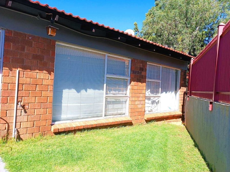 4 Bedroom Property for Sale in Langenhovenpark Free State